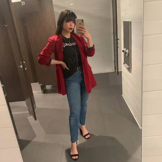 Auli'i Cravalho feet photo thumbnail