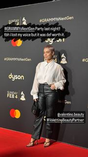 Auli'i Cravalho feet photo thumbnail