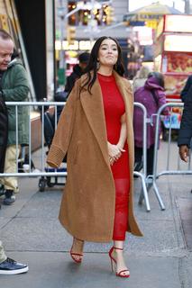 Auli'i Cravalho feet photo thumbnail