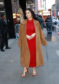 Auli'i Cravalho feet photo thumbnail