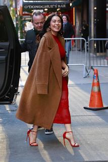 Auli'i Cravalho feet photo thumbnail