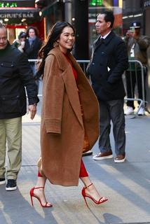 Auli'i Cravalho feet photo thumbnail