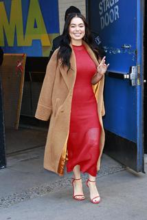 Auli'i Cravalho feet photo thumbnail