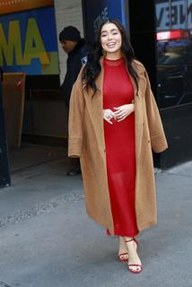 Auli'i Cravalho feet photo thumbnail