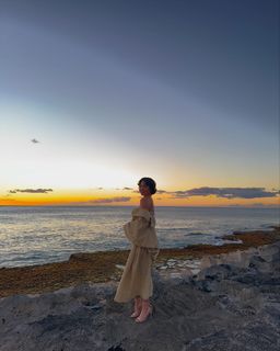 Auli'i Cravalho feet photo thumbnail