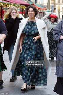 Auli'i Cravalho feet photo thumbnail