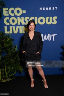 Auli'i Cravalho feet photo thumbnail