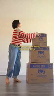 Auli'i Cravalho feet photo thumbnail