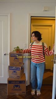 Auli'i Cravalho feet photo thumbnail