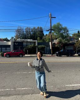 Auli'i Cravalho feet photo thumbnail