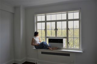 Auli'i Cravalho feet photo thumbnail