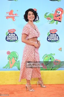 Auli'i Cravalho feet photo thumbnail