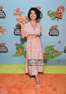 Auli'i Cravalho feet photo thumbnail