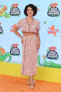 Auli'i Cravalho feet photo thumbnail