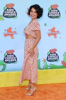 Auli'i Cravalho feet photo thumbnail