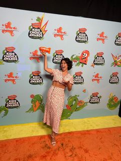 Auli'i Cravalho feet photo thumbnail