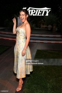 Auli'i Cravalho feet photo thumbnail