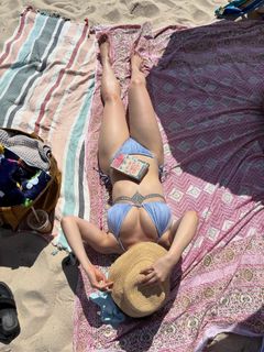 Auli'i Cravalho feet photo 1