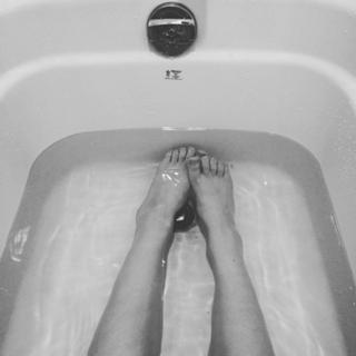 Aurora Aksnes feet photo thumbnail