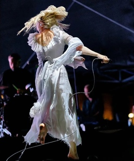 Aurora Aksnes feet photo thumbnail