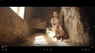 Aurora Aksnes feet photo thumbnail
