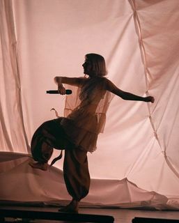 Aurora Aksnes feet photo thumbnail