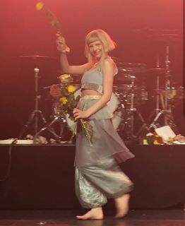 Aurora Aksnes feet photo thumbnail