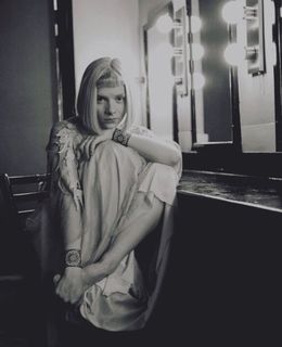 Aurora Aksnes feet photo thumbnail
