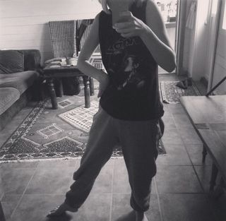 Aurora Aksnes feet photo thumbnail