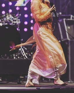 Aurora Aksnes feet photo thumbnail