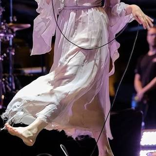Aurora Aksnes feet photo thumbnail