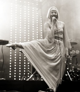 Aurora Aksnes feet photo thumbnail