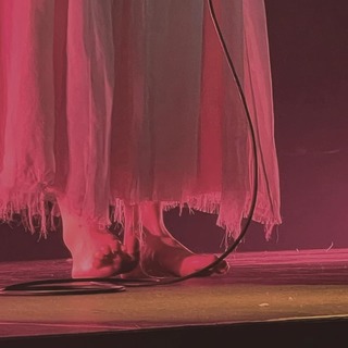 Aurora Aksnes feet photo thumbnail