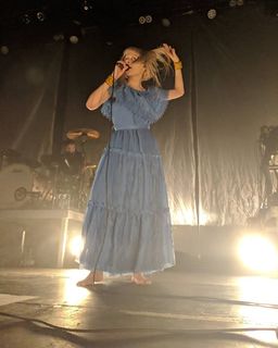 Aurora Aksnes feet photo thumbnail