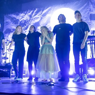 Aurora Aksnes feet photo thumbnail