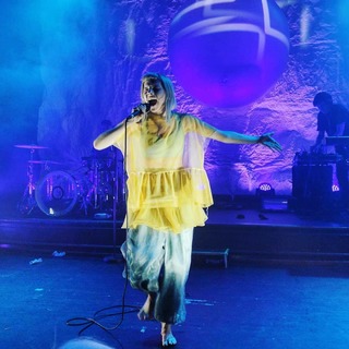 Aurora Aksnes feet photo thumbnail