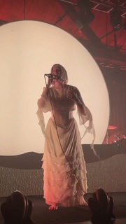 Aurora Aksnes feet photo thumbnail