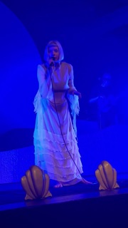 Aurora Aksnes feet photo thumbnail