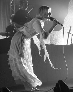 Aurora Aksnes feet photo thumbnail