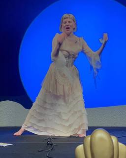 Aurora Aksnes feet photo thumbnail