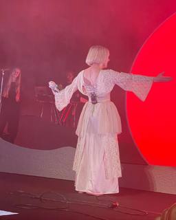 Aurora Aksnes feet photo thumbnail