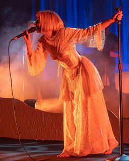 Aurora Aksnes feet photo thumbnail