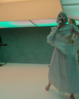 Aurora Aksnes feet photo thumbnail