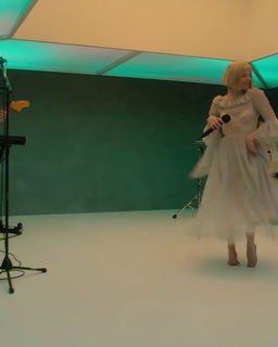 Aurora Aksnes feet photo thumbnail