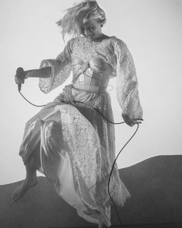 Aurora Aksnes feet photo thumbnail