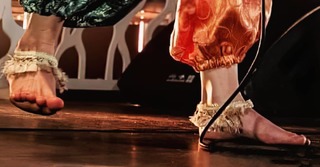 Aurora Aksnes feet photo thumbnail