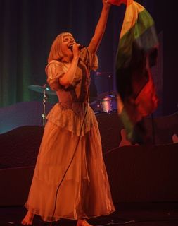 Aurora Aksnes feet photo thumbnail