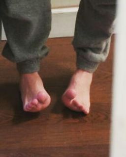 Aurora Aksnes feet photo thumbnail