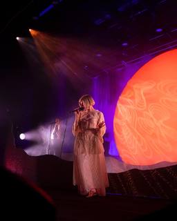 Aurora Aksnes feet photo thumbnail