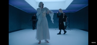 Aurora Aksnes feet photo thumbnail